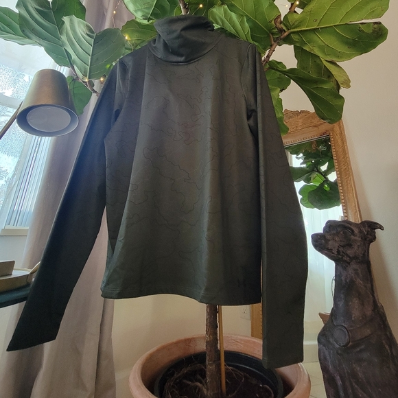 NWT UNDER ARMOR Women's Cold Weather Funnel Neck Top - Picture 12 of 15